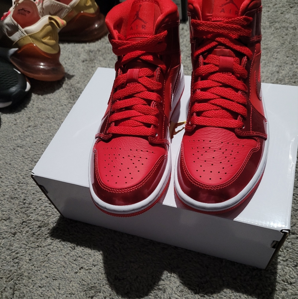 Jordan 1 Mid - Picture 3 of 4